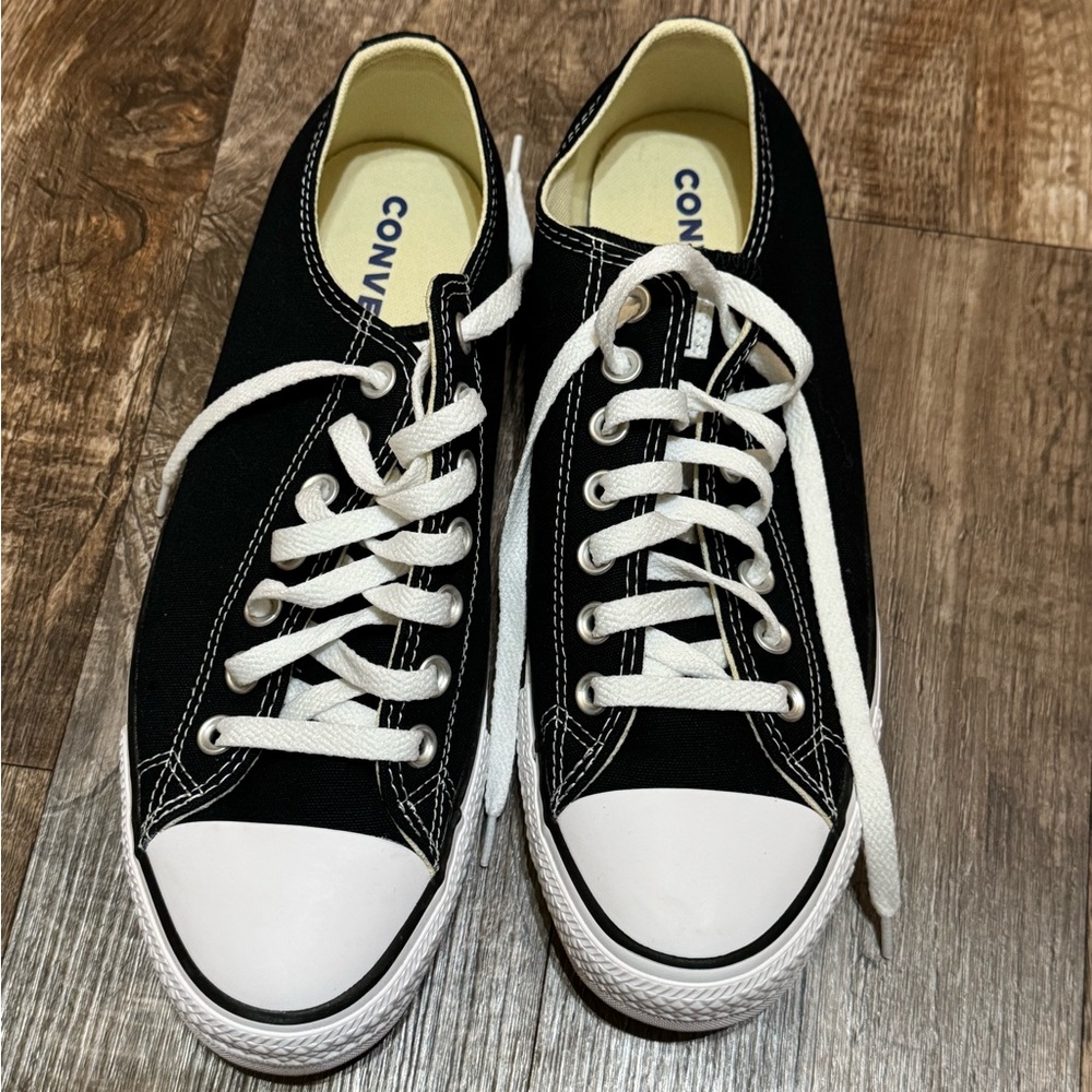 Women’s 11 black Converse